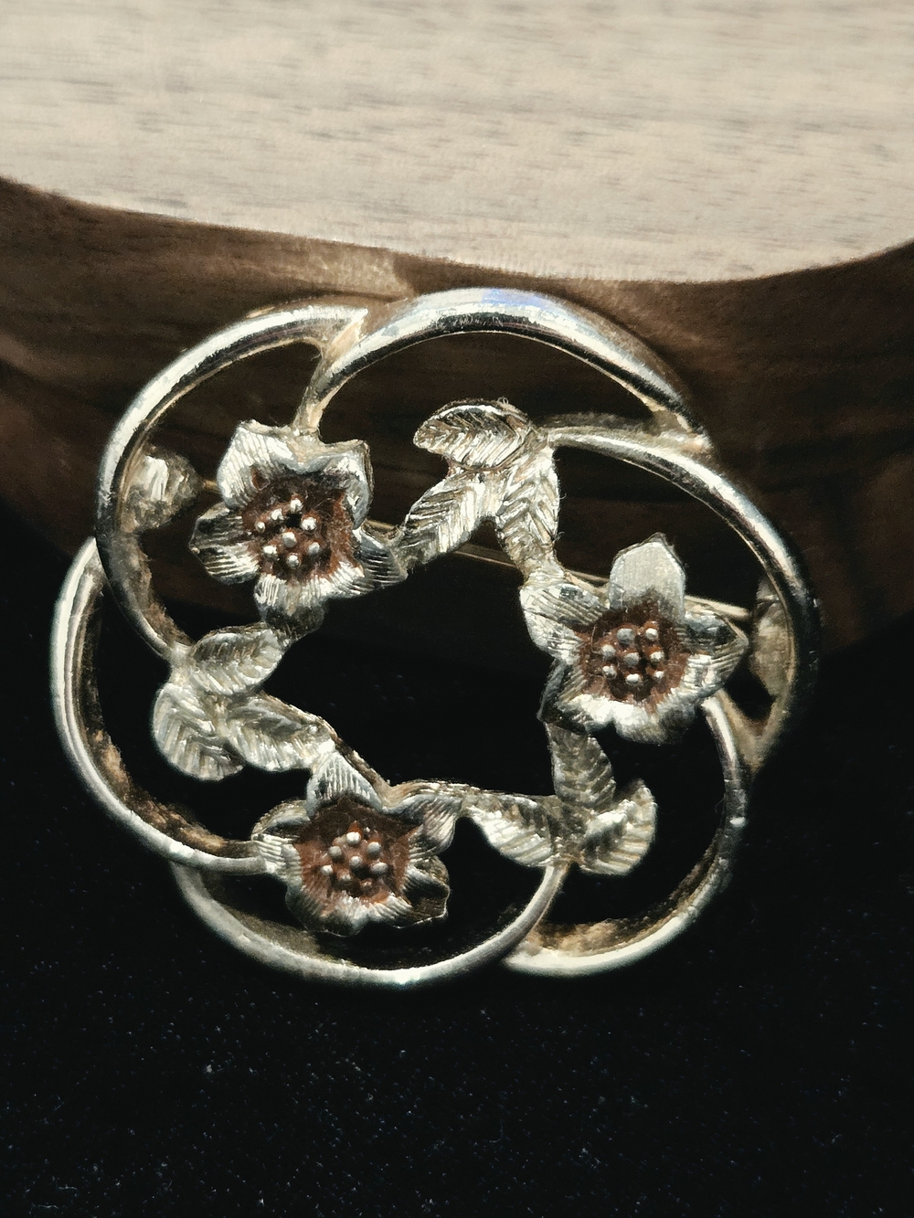 Vintage Sarah Coventry Gold Floral Filigree Brooch withCentered Flowers